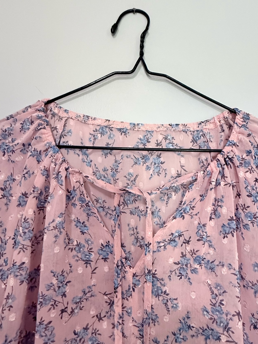 Women’s XL Pink Floral Long-Sleeve Blouse - Casual Tie-Neck - Picture 3 of 7